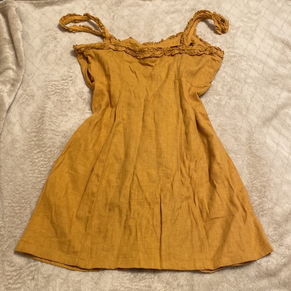 🌻 Adorable Yellow Dress 🌻 - Picture 4 of 7